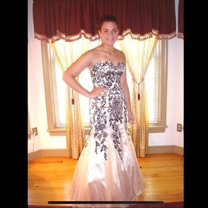 Mori Lee Stunning Prom Dress ✨